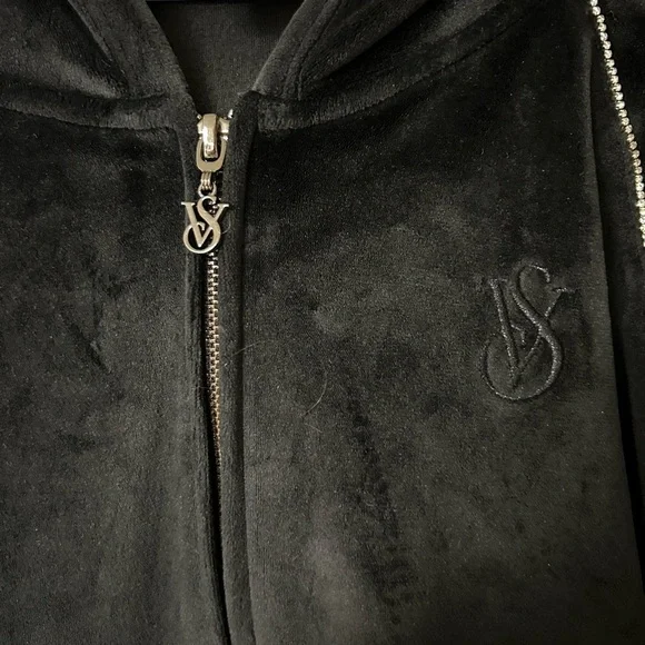 Victoria‎ Secret Velour Rhinestone Black Cropped Sweater - Picture 2 of 4